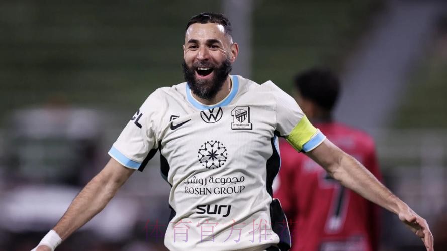 助攻+压迫对手乌龙+5越位!本泽马吐饼能力仍一流